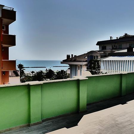 Hotel Desiree Σαν Μπενεντέτο ντελ Τρόντο Εξωτερικό φωτογραφία