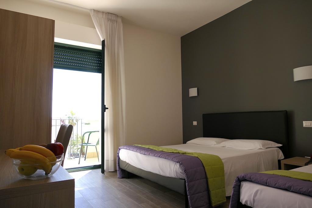 Hotel Desiree Σαν Μπενεντέτο ντελ Τρόντο Εξωτερικό φωτογραφία