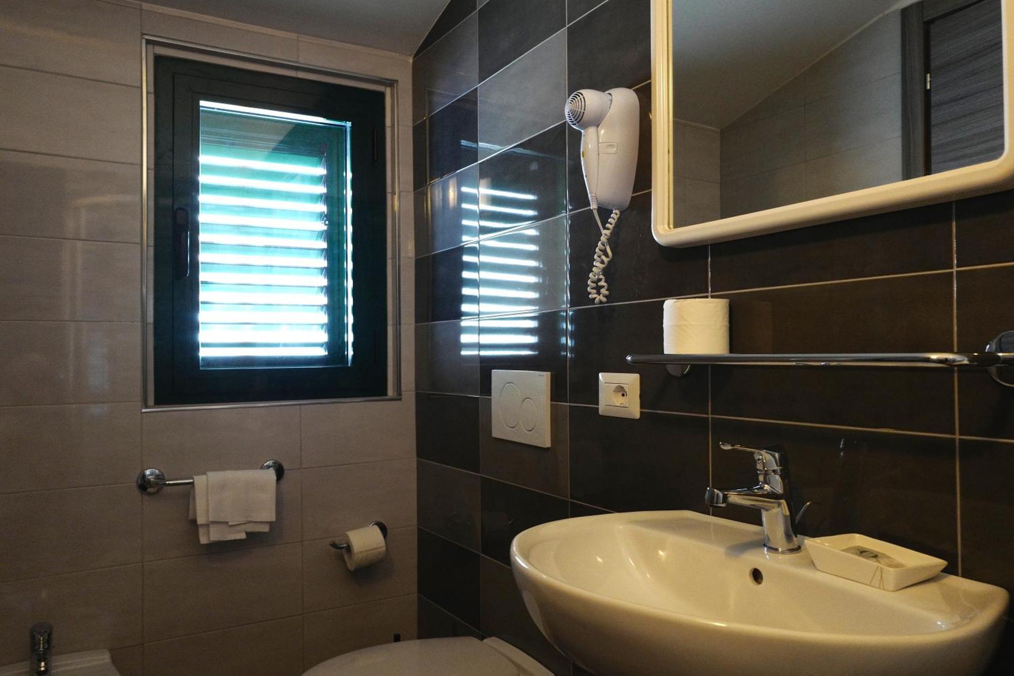 Hotel Desiree Σαν Μπενεντέτο ντελ Τρόντο Εξωτερικό φωτογραφία
