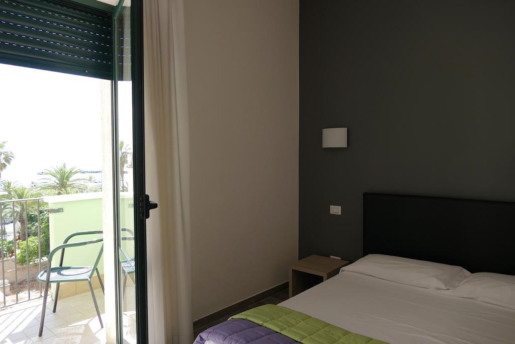 Hotel Desiree Σαν Μπενεντέτο ντελ Τρόντο Εξωτερικό φωτογραφία