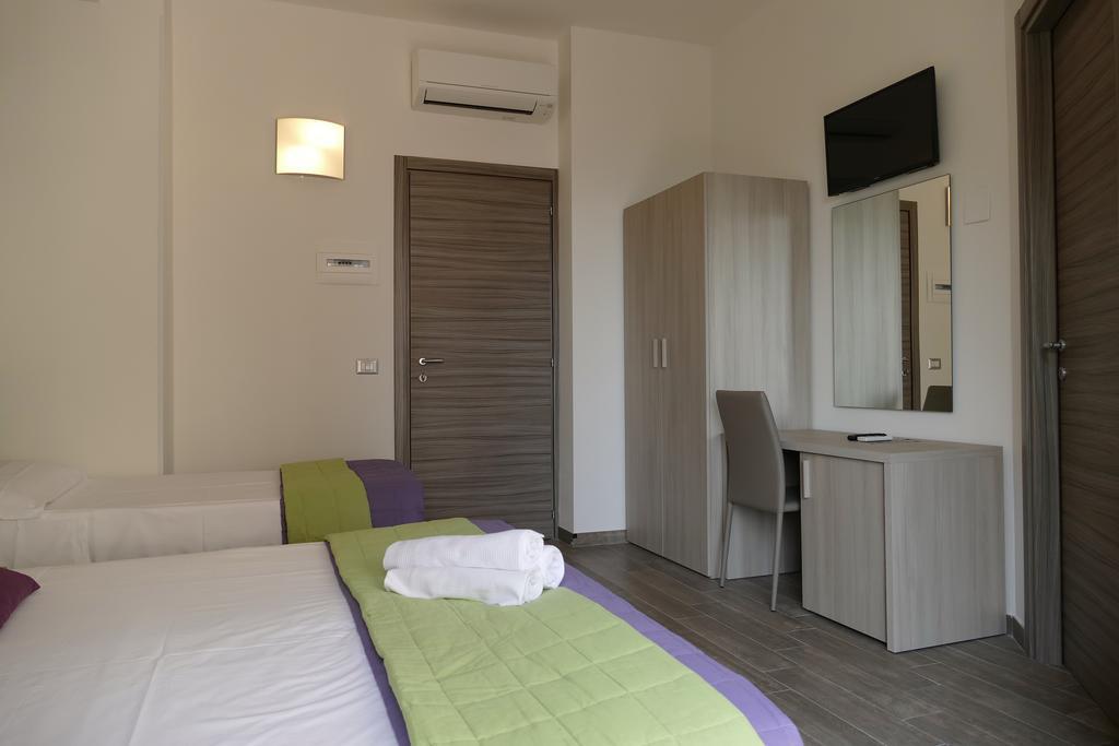 Hotel Desiree Σαν Μπενεντέτο ντελ Τρόντο Εξωτερικό φωτογραφία