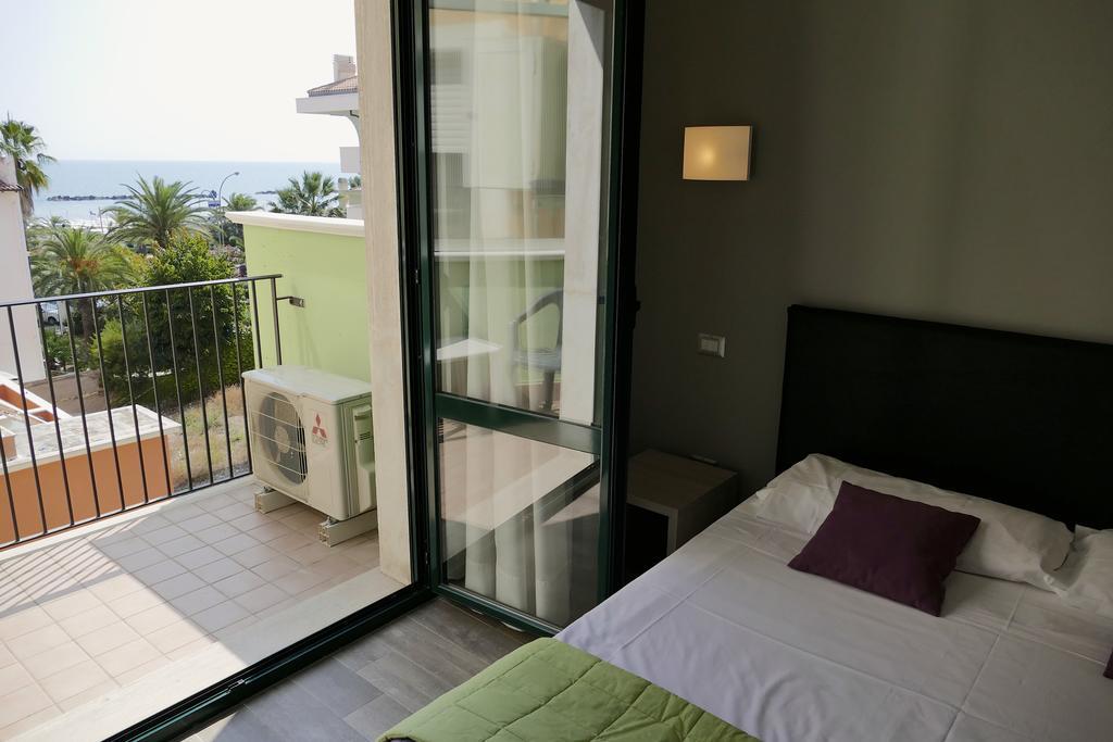 Hotel Desiree Σαν Μπενεντέτο ντελ Τρόντο Εξωτερικό φωτογραφία