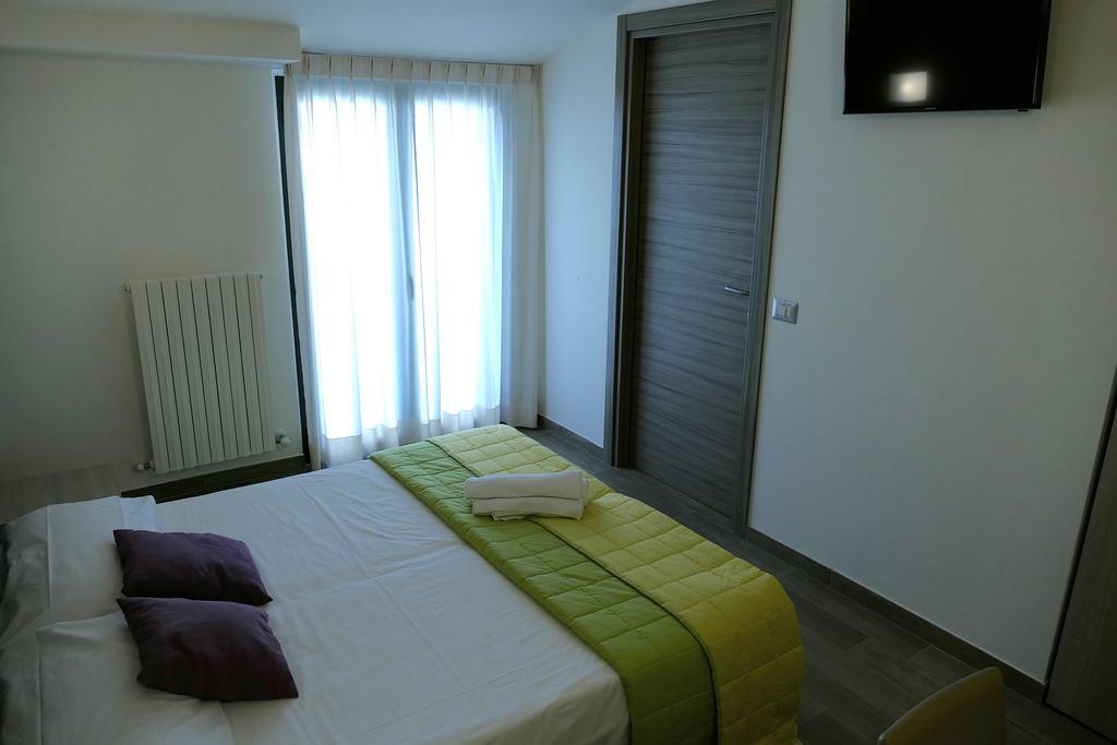 Hotel Desiree Σαν Μπενεντέτο ντελ Τρόντο Εξωτερικό φωτογραφία
