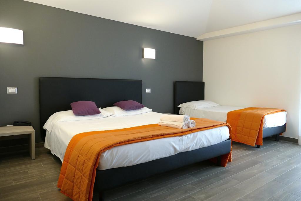 Hotel Desiree Σαν Μπενεντέτο ντελ Τρόντο Εξωτερικό φωτογραφία