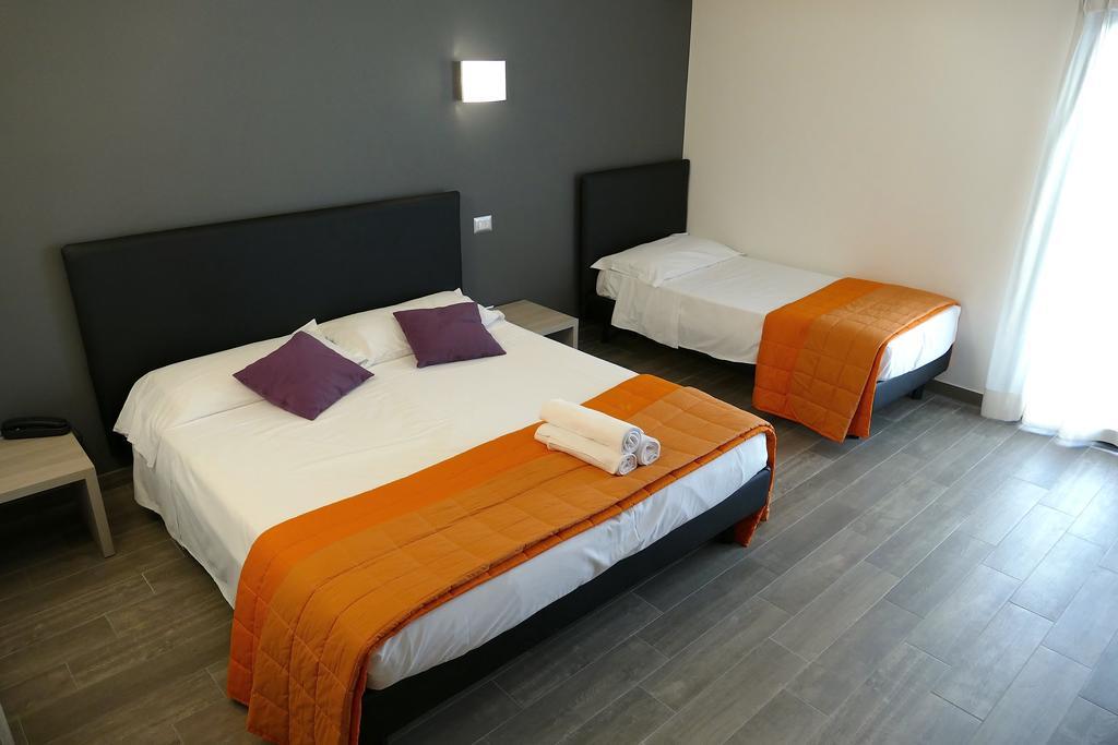 Hotel Desiree Σαν Μπενεντέτο ντελ Τρόντο Εξωτερικό φωτογραφία