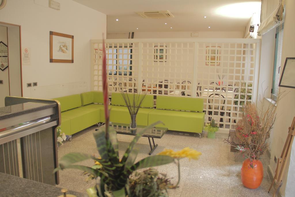 Hotel Desiree Σαν Μπενεντέτο ντελ Τρόντο Εξωτερικό φωτογραφία